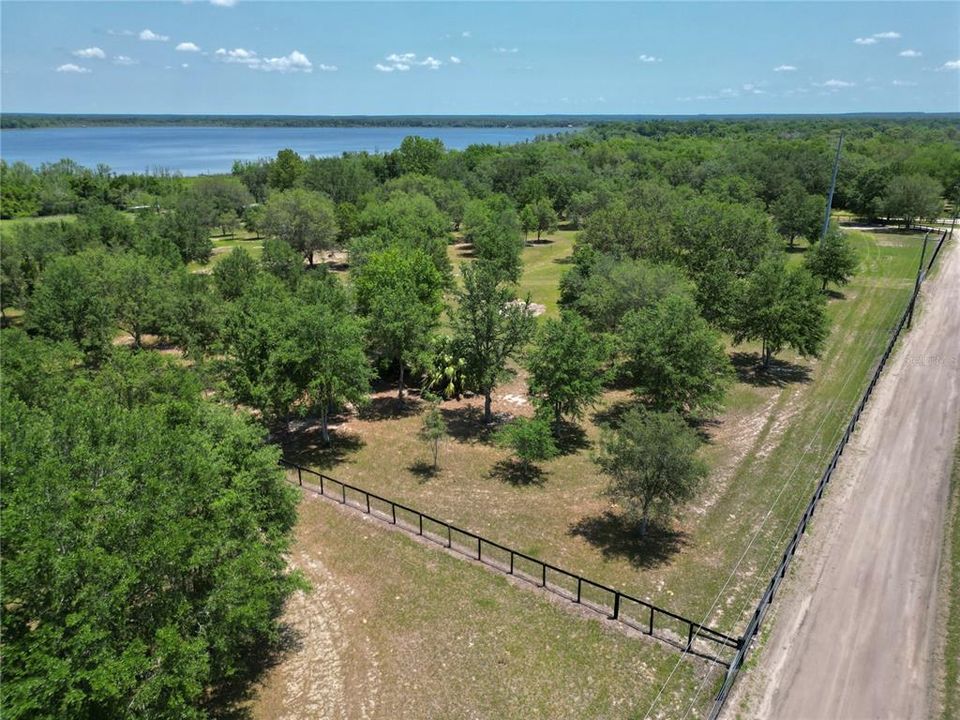 Под контрактом: $250,000 (6.99 acres)