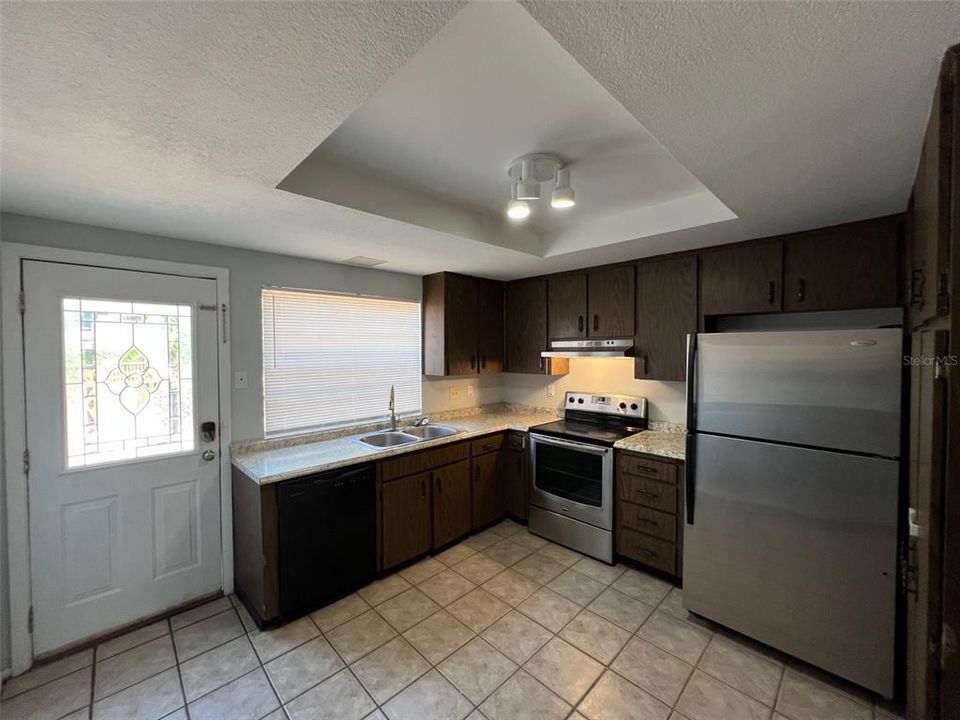 合同活跃: $189,900 (3 贝兹, 1 浴室, 1178 平方英尺)