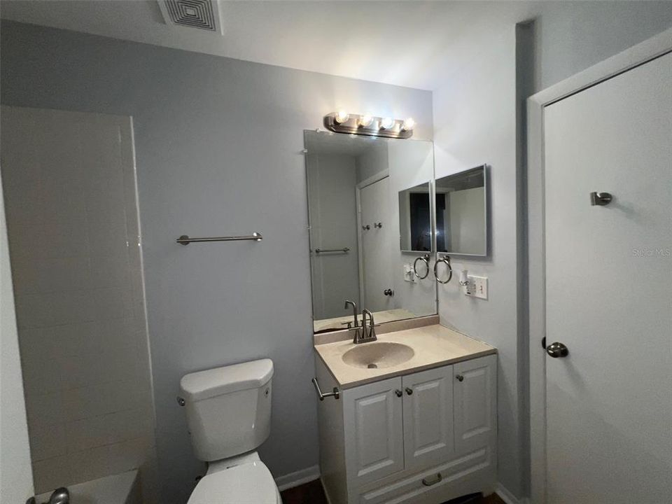 合同活跃: $189,900 (3 贝兹, 1 浴室, 1178 平方英尺)