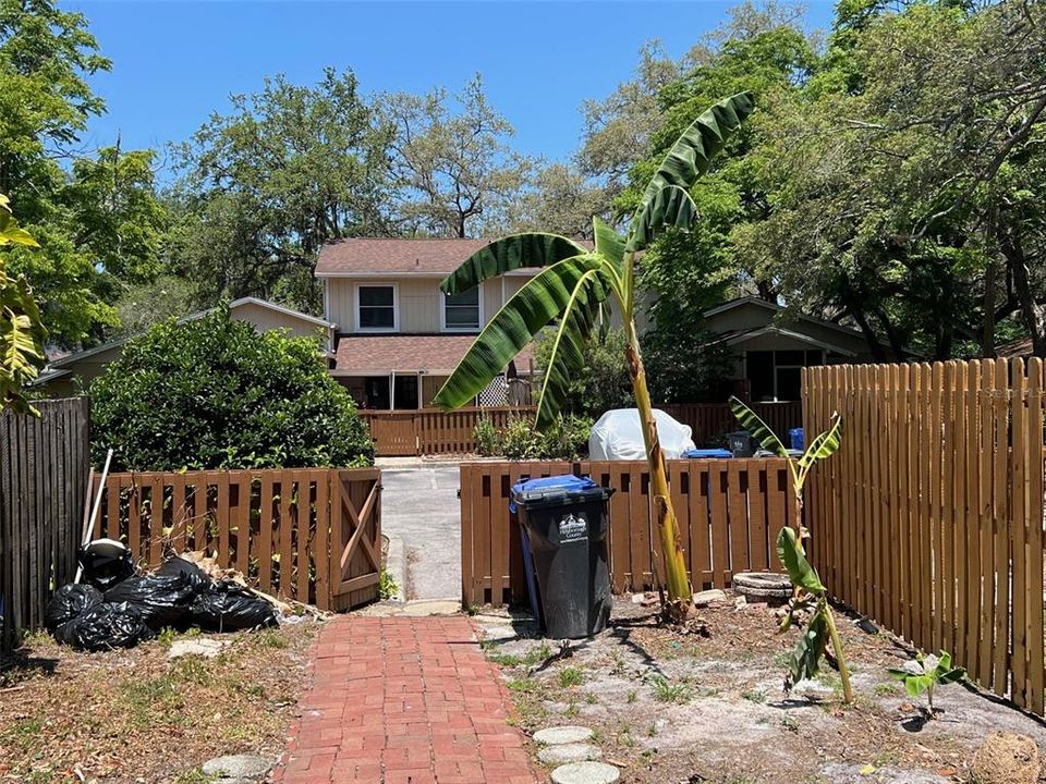 合同活跃: $189,900 (3 贝兹, 1 浴室, 1178 平方英尺)