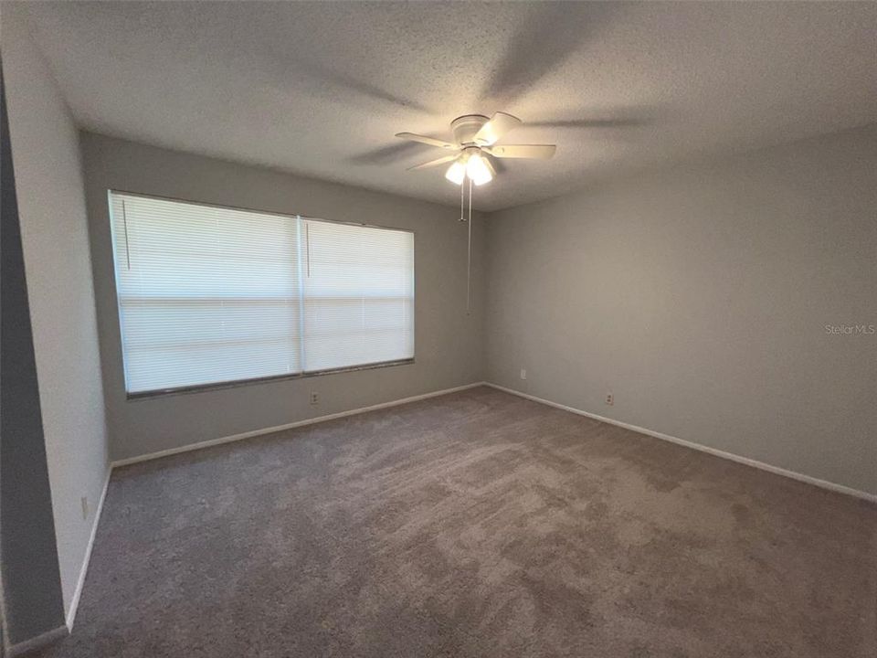 合同活跃: $189,900 (3 贝兹, 1 浴室, 1178 平方英尺)