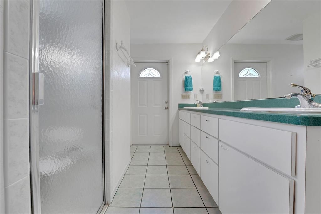 На продажу: $399,900 (2 спален, 2 ванн, 1897 Квадратных фут)