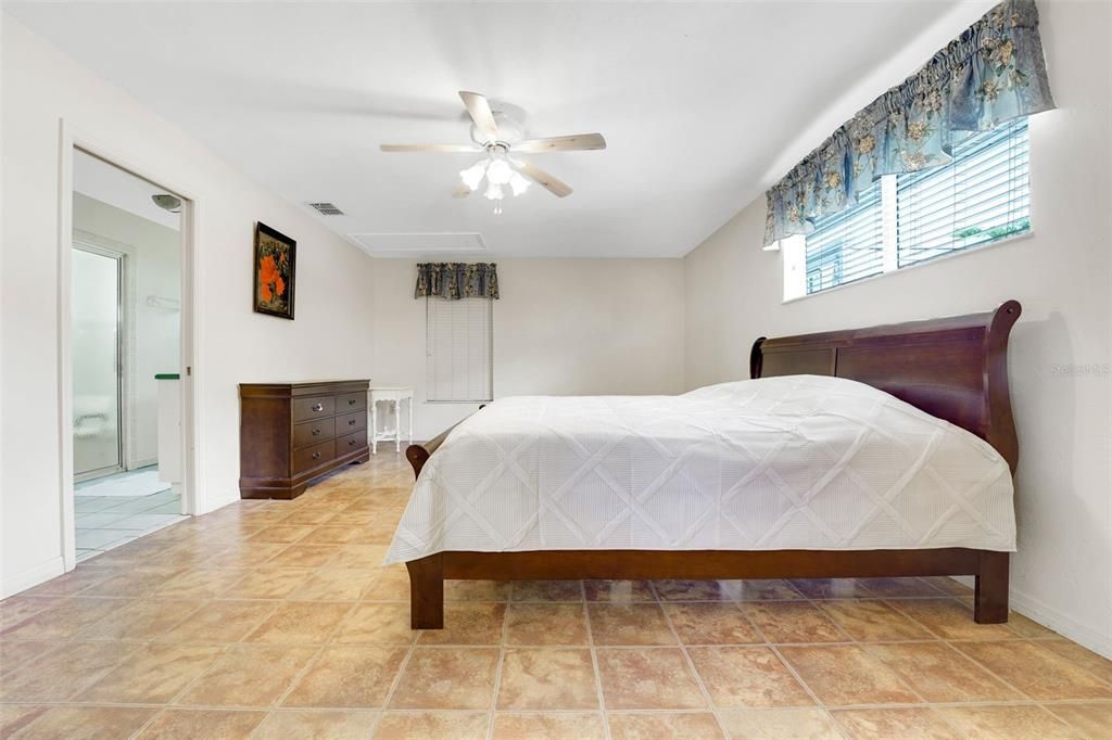 На продажу: $399,900 (2 спален, 2 ванн, 1897 Квадратных фут)