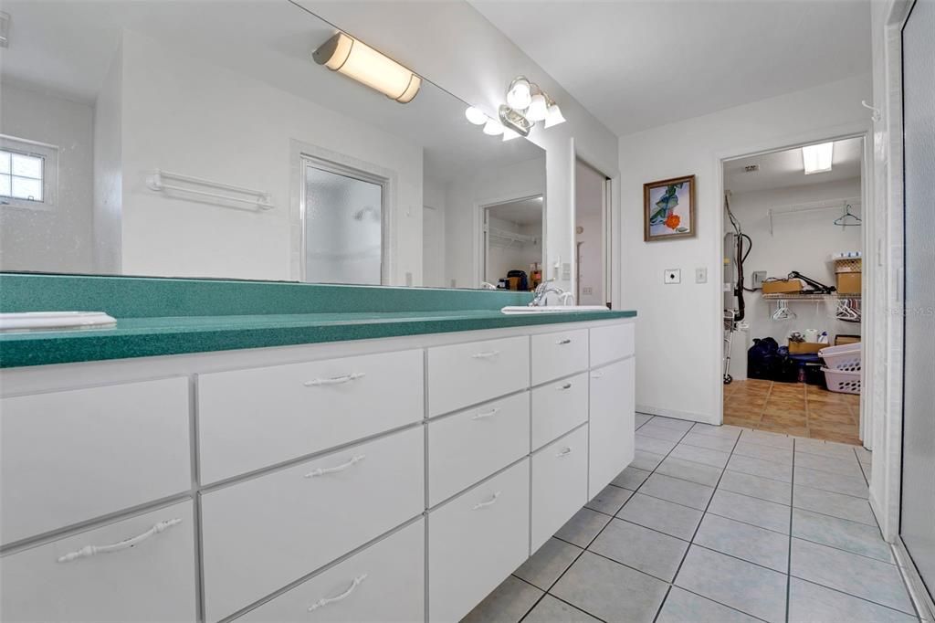 На продажу: $399,900 (2 спален, 2 ванн, 1897 Квадратных фут)