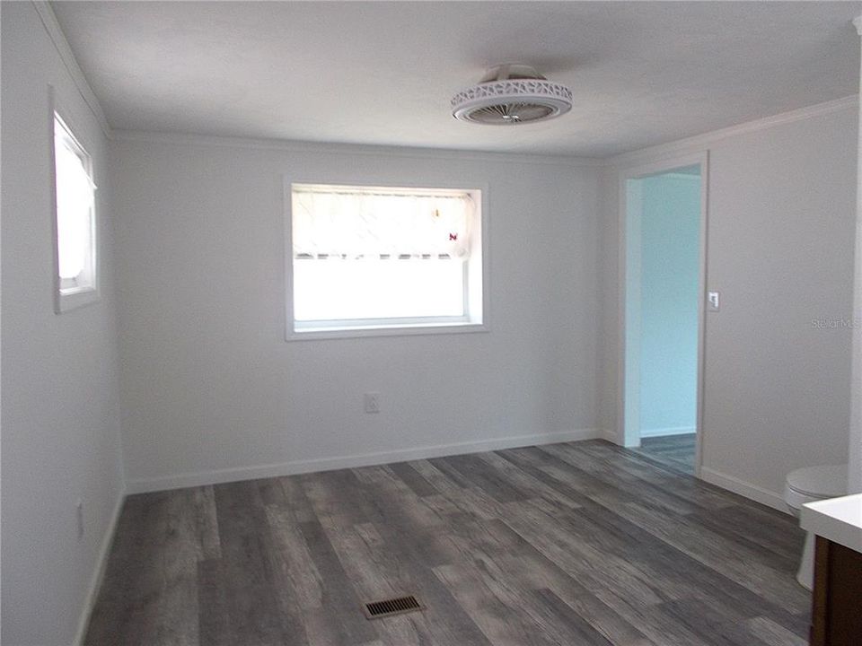 Active With Contract: $89,000 (2 beds, 2 baths, 1000 Square Feet)