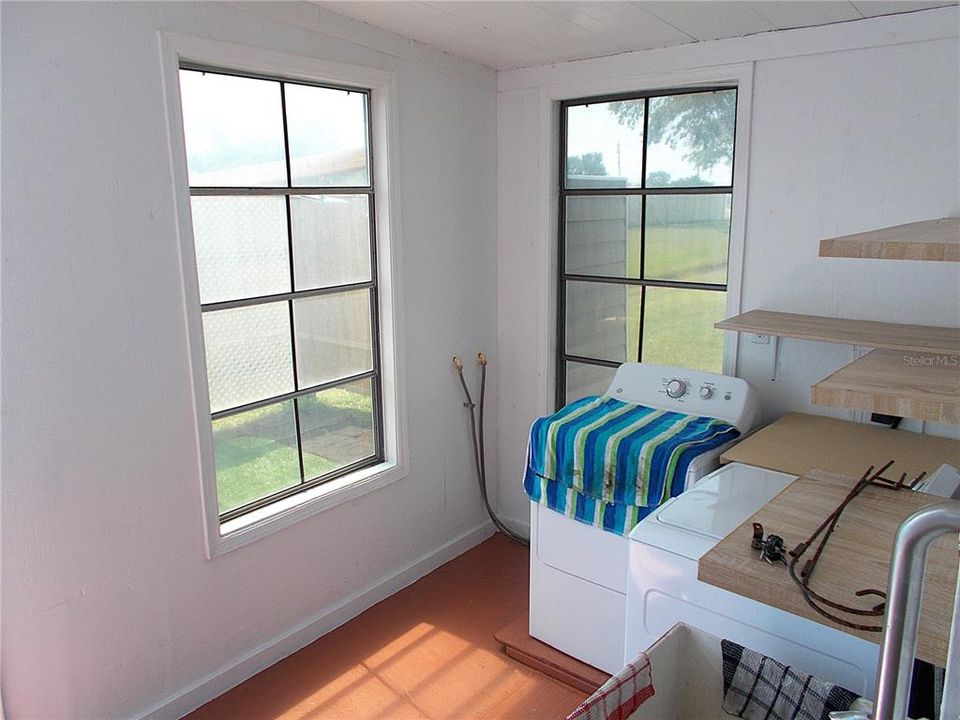 Active With Contract: $89,000 (2 beds, 2 baths, 1000 Square Feet)
