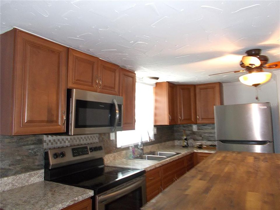Active With Contract: $89,000 (2 beds, 2 baths, 1000 Square Feet)