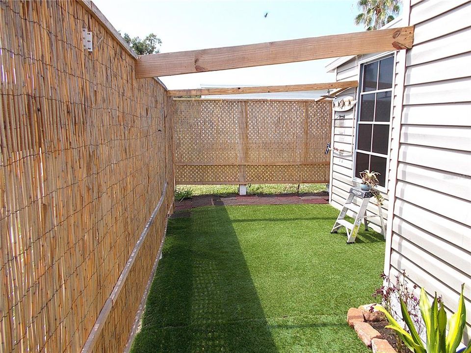 Active With Contract: $89,000 (2 beds, 2 baths, 1000 Square Feet)