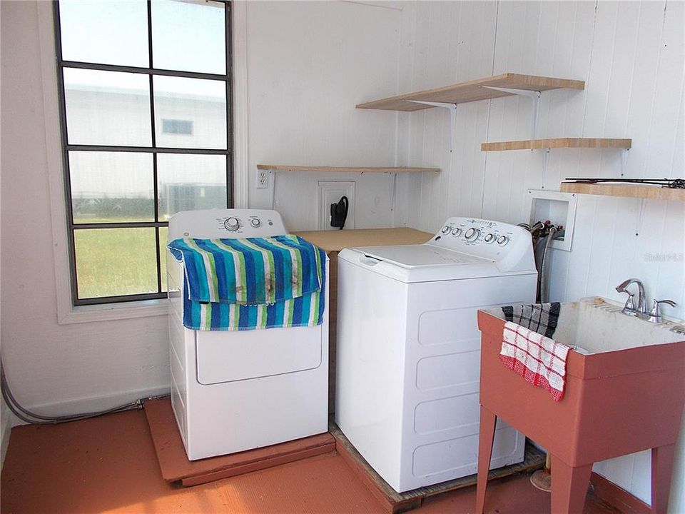 Active With Contract: $89,000 (2 beds, 2 baths, 1000 Square Feet)
