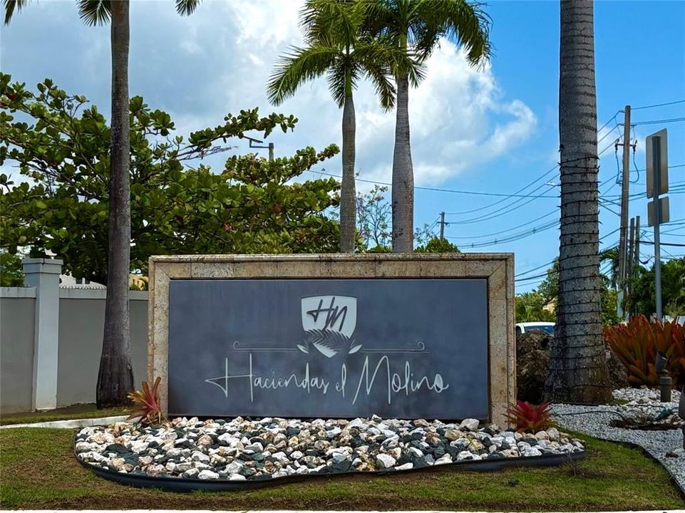 Vendido Recientemente: $215,000 (0.49 acres)