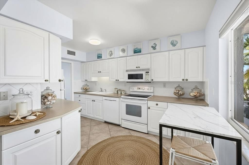 Под контрактом: $848,995 (2 спален, 2 ванн, 1057 Квадратных фут)