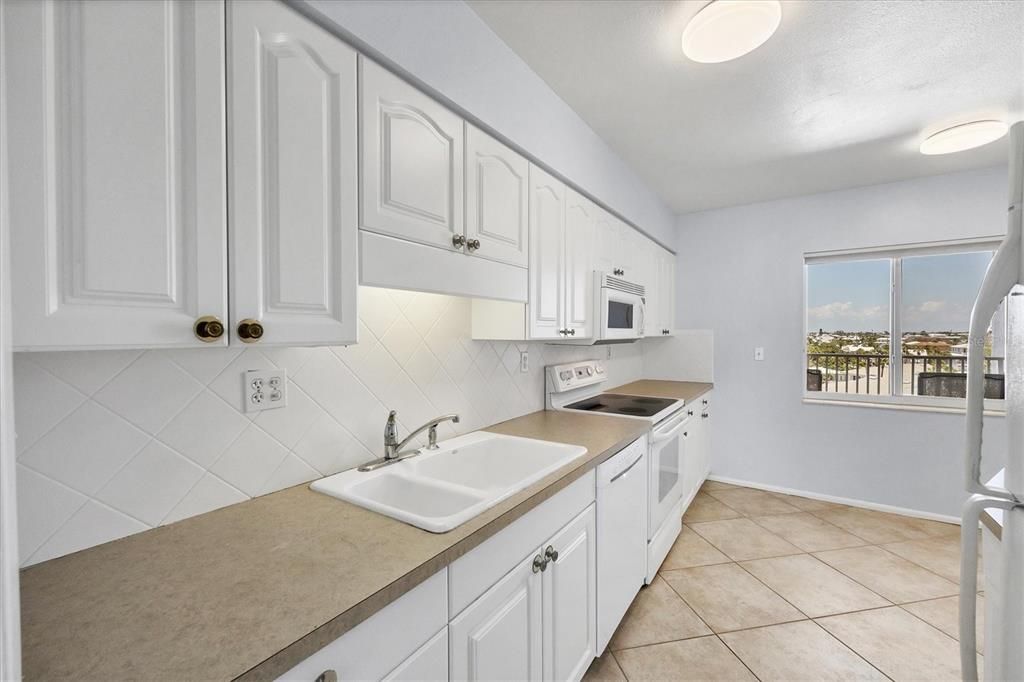 Под контрактом: $848,995 (2 спален, 2 ванн, 1057 Квадратных фут)