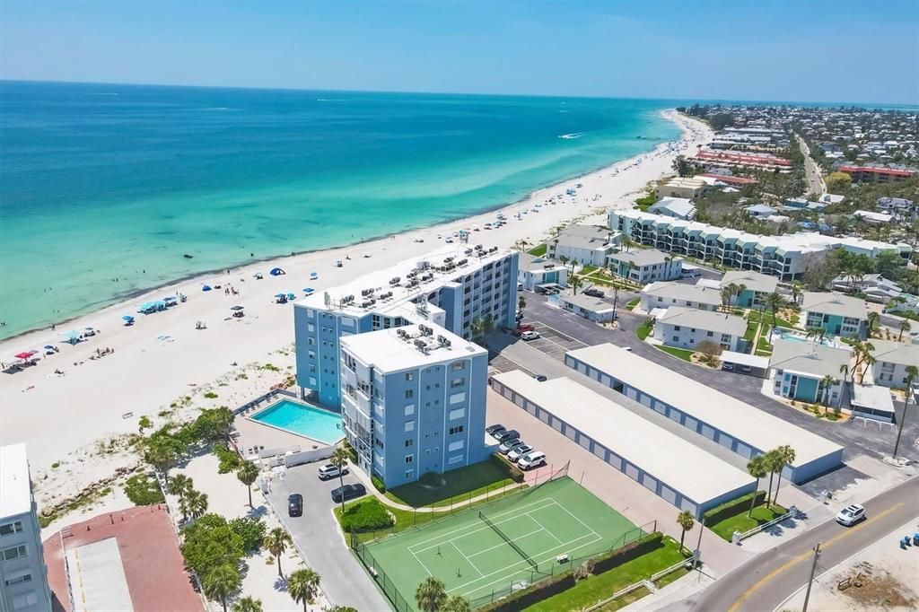 Под контрактом: $848,995 (2 спален, 2 ванн, 1057 Квадратных фут)