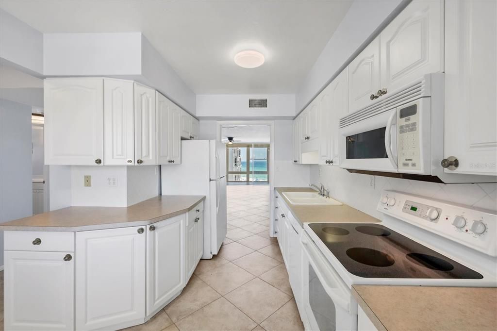 Под контрактом: $848,995 (2 спален, 2 ванн, 1057 Квадратных фут)