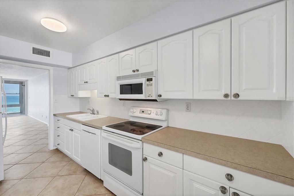 Под контрактом: $848,995 (2 спален, 2 ванн, 1057 Квадратных фут)