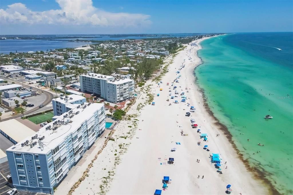 Под контрактом: $848,995 (2 спален, 2 ванн, 1057 Квадратных фут)