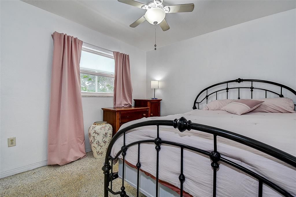 En Venta: $454,500 (4 camas, 2 baños, 1413 Pies cuadrados)