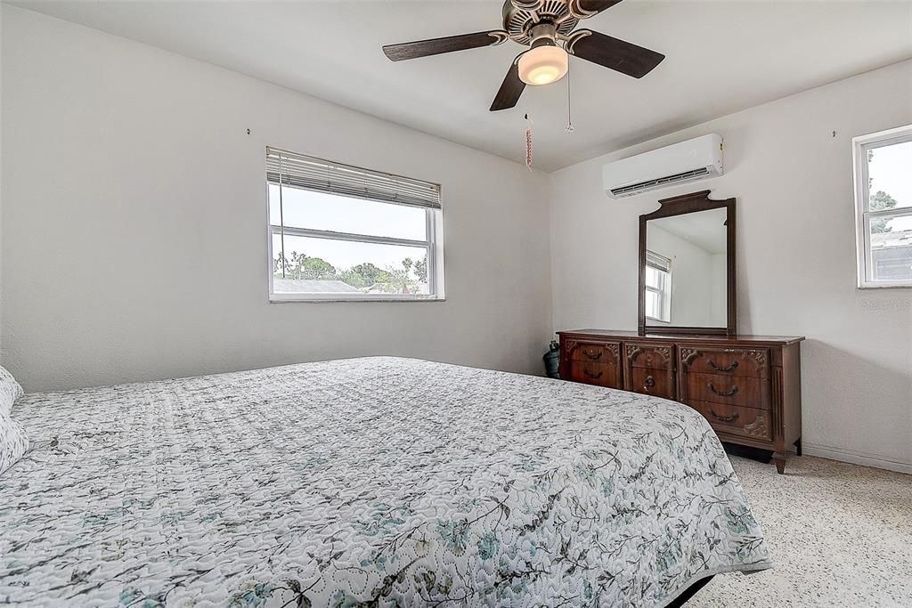 En Venta: $454,500 (4 camas, 2 baños, 1413 Pies cuadrados)