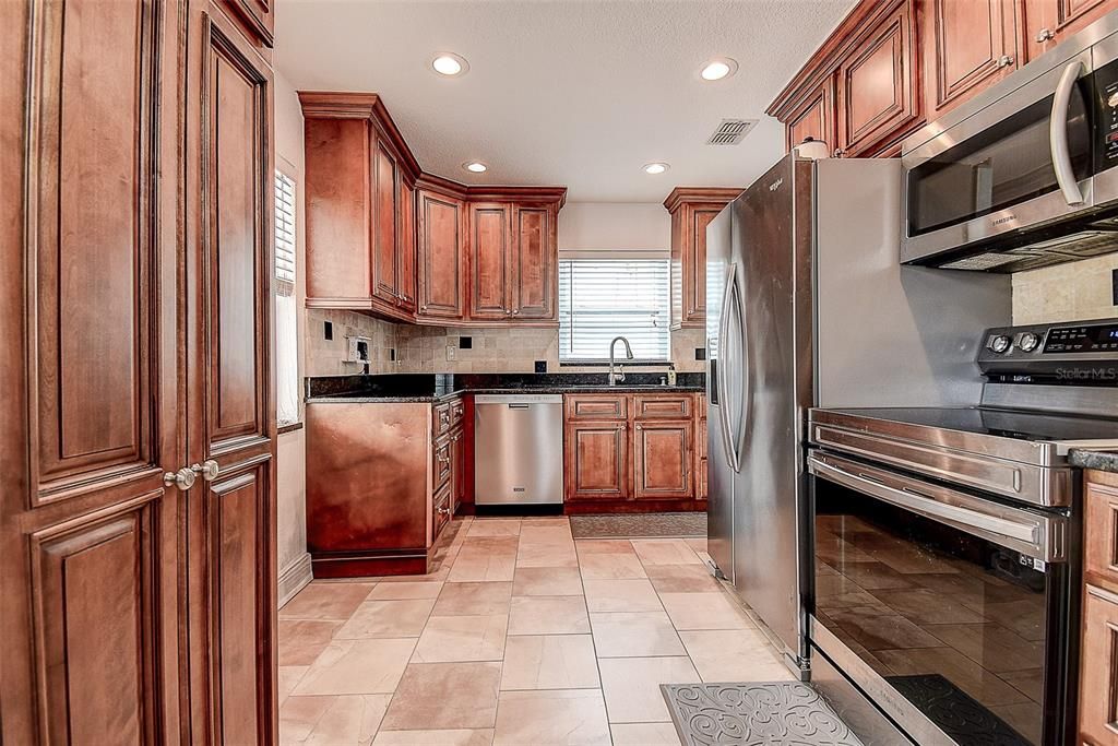 En Venta: $454,500 (4 camas, 2 baños, 1413 Pies cuadrados)