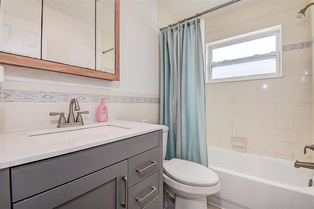 En Venta: $454,500 (4 camas, 2 baños, 1413 Pies cuadrados)