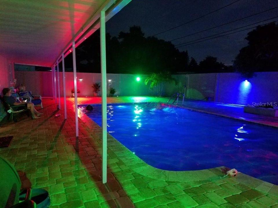 En Venta: $454,500 (4 camas, 2 baños, 1413 Pies cuadrados)