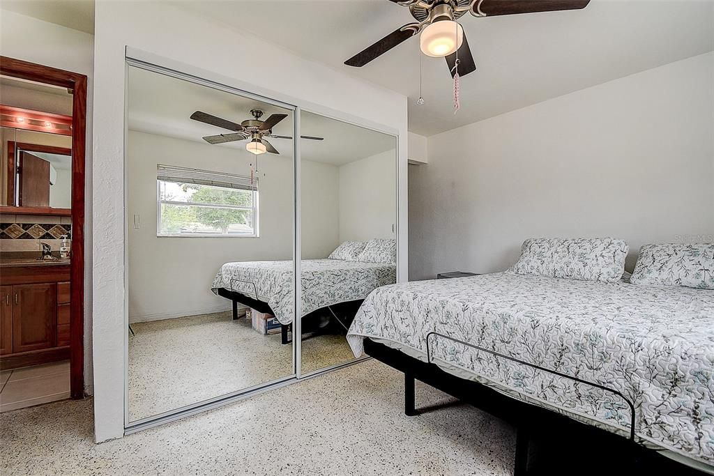 En Venta: $454,500 (4 camas, 2 baños, 1413 Pies cuadrados)