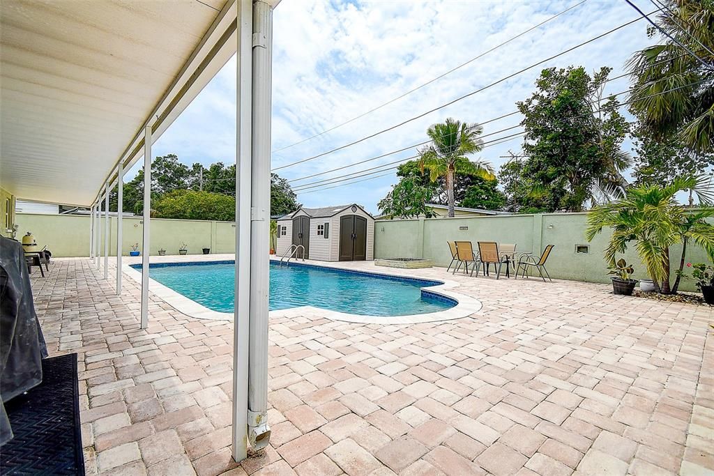 En Venta: $454,500 (4 camas, 2 baños, 1413 Pies cuadrados)