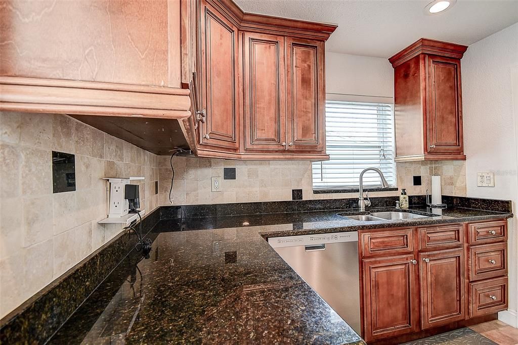 En Venta: $454,500 (4 camas, 2 baños, 1413 Pies cuadrados)