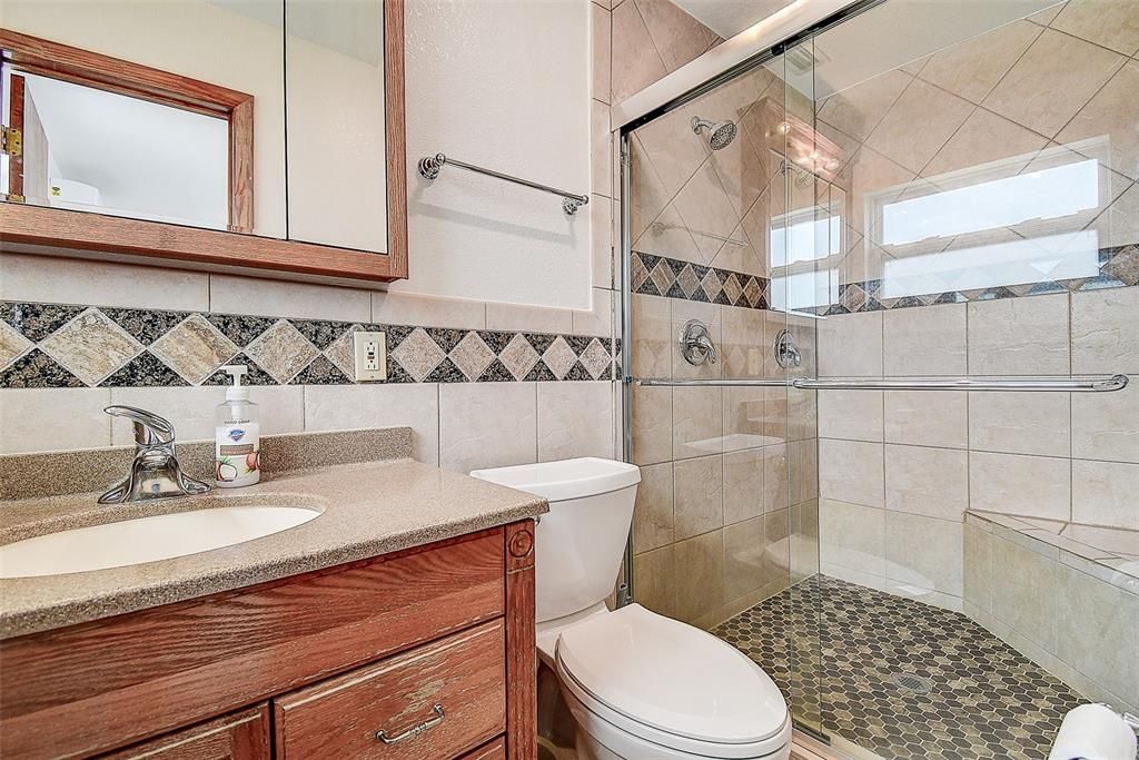 En Venta: $454,500 (4 camas, 2 baños, 1413 Pies cuadrados)