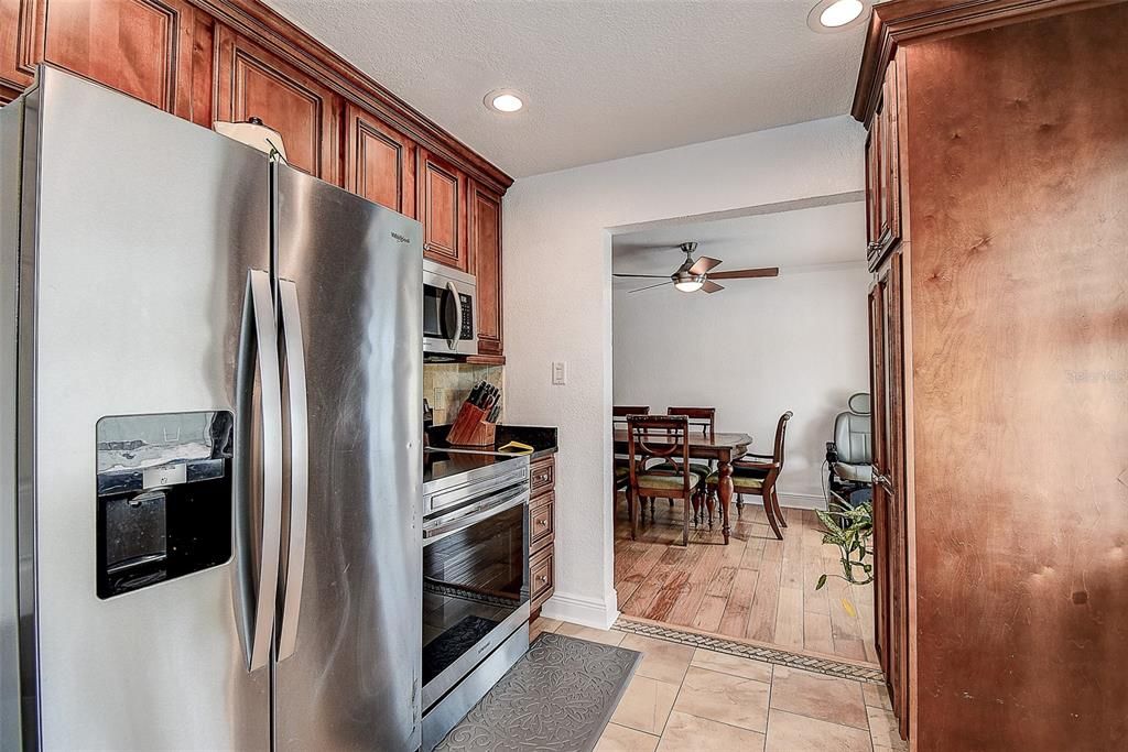 En Venta: $454,500 (4 camas, 2 baños, 1413 Pies cuadrados)