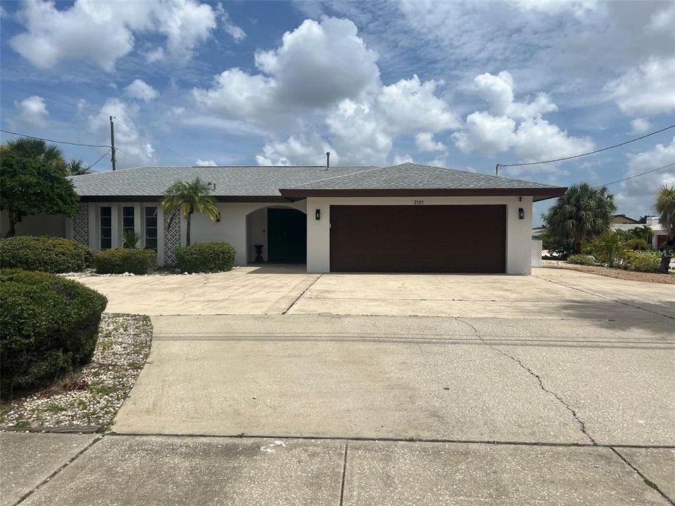 出租: $4,500 (3 贝兹, 3 浴室, 2310 平方英尺)