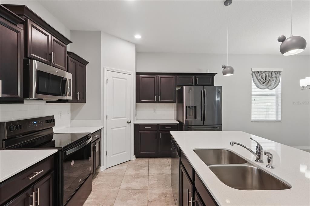 Active With Contract: $535,000 (4 beds, 3 baths, 2042 Square Feet)