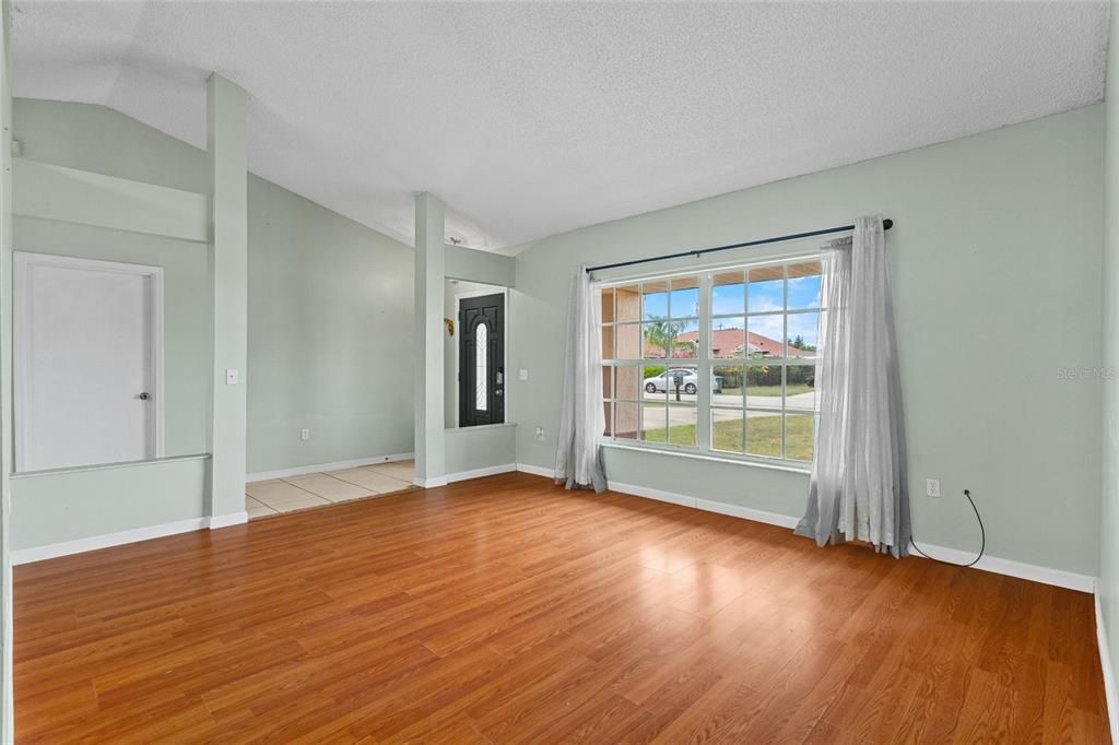 Active With Contract: $300,000 (3 beds, 2 baths, 1707 Square Feet)