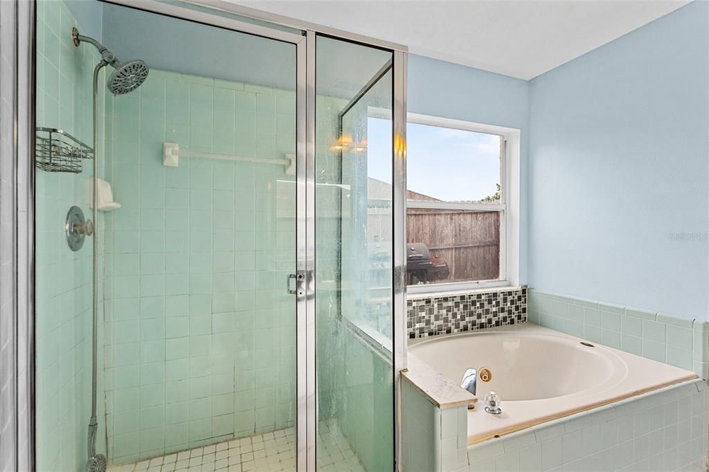 Active With Contract: $300,000 (3 beds, 2 baths, 1707 Square Feet)