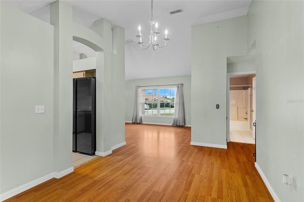 Active With Contract: $300,000 (3 beds, 2 baths, 1707 Square Feet)