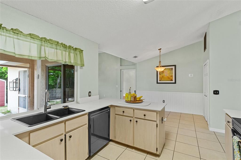 Active With Contract: $300,000 (3 beds, 2 baths, 1707 Square Feet)