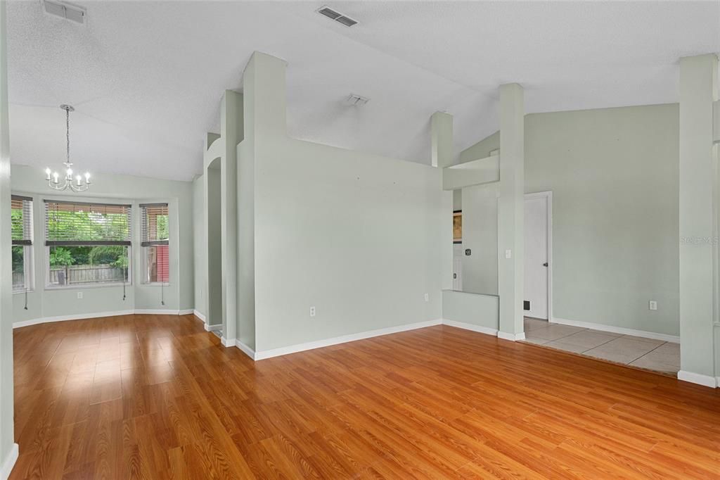 Active With Contract: $300,000 (3 beds, 2 baths, 1707 Square Feet)