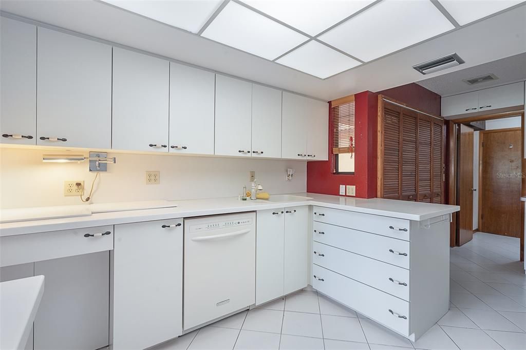 Activo con contrato: $249,900 (3 camas, 2 baños, 1850 Pies cuadrados)