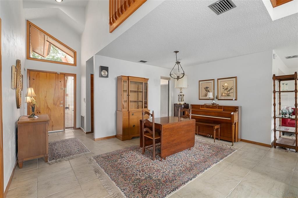 Activo con contrato: $249,900 (3 camas, 2 baños, 1850 Pies cuadrados)