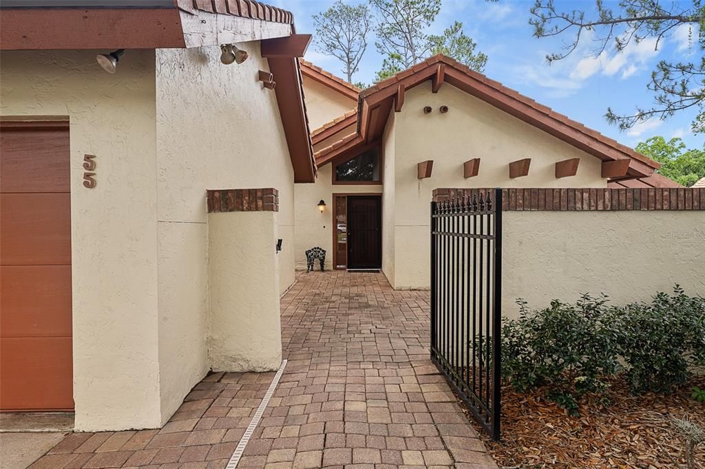 Activo con contrato: $249,900 (3 camas, 2 baños, 1850 Pies cuadrados)