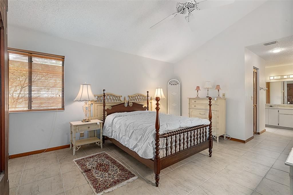 Activo con contrato: $249,900 (3 camas, 2 baños, 1850 Pies cuadrados)