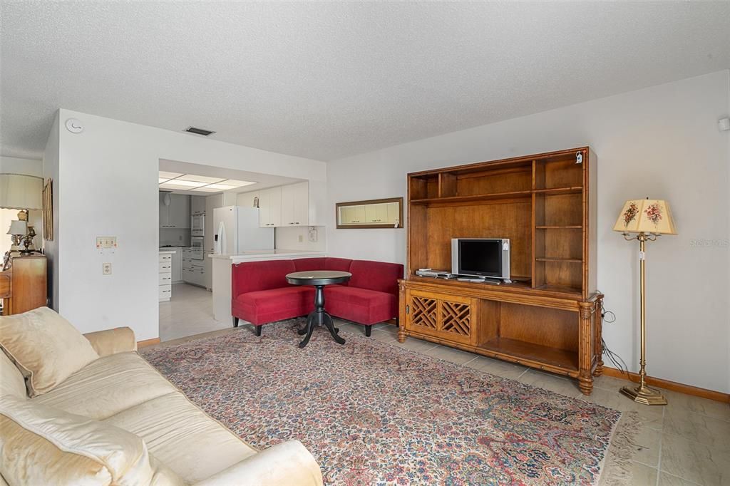 Activo con contrato: $249,900 (3 camas, 2 baños, 1850 Pies cuadrados)