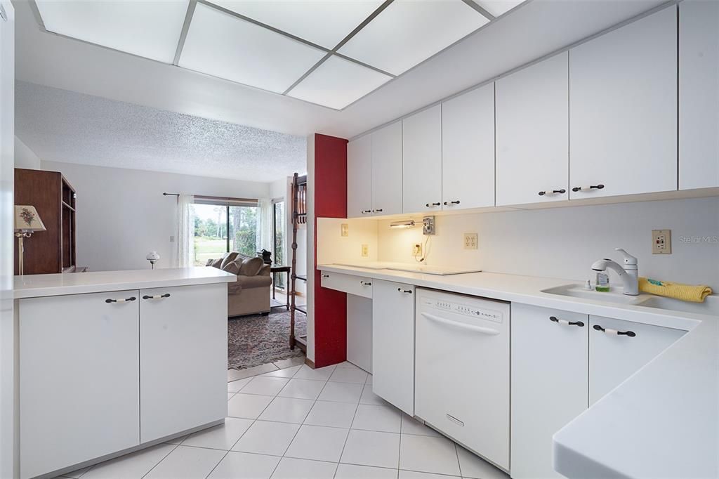 Activo con contrato: $249,900 (3 camas, 2 baños, 1850 Pies cuadrados)