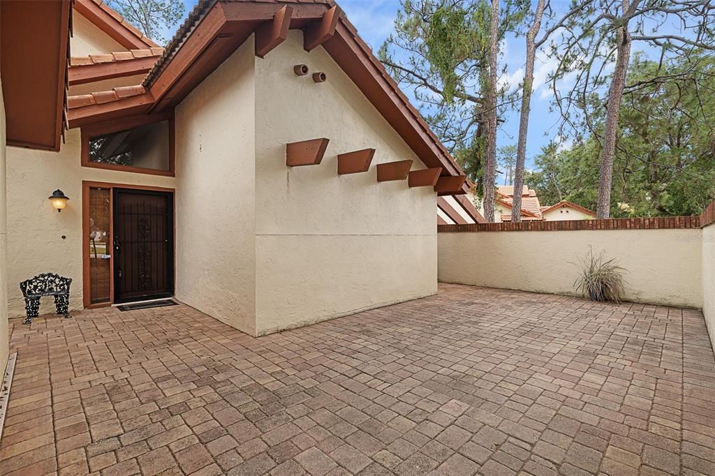 Activo con contrato: $249,900 (3 camas, 2 baños, 1850 Pies cuadrados)