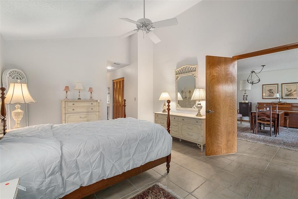 Activo con contrato: $249,900 (3 camas, 2 baños, 1850 Pies cuadrados)