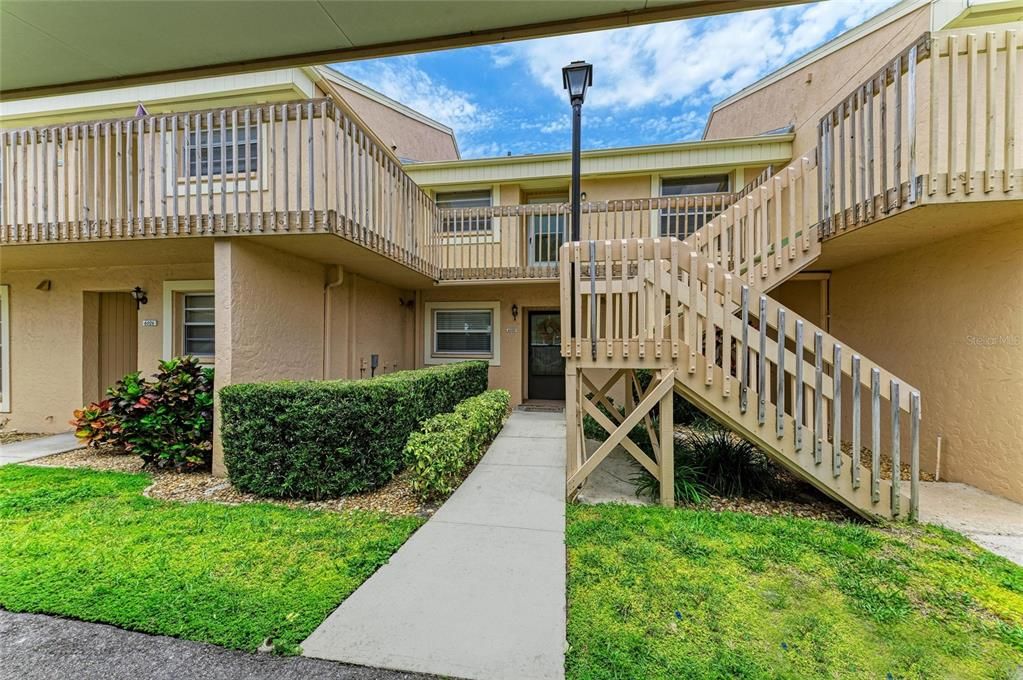 Activo con contrato: $127,900 (2 camas, 2 baños, 947 Pies cuadrados)