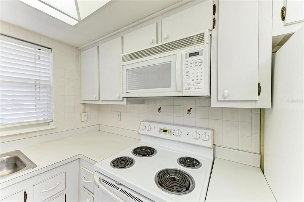 Activo con contrato: $127,900 (2 camas, 2 baños, 947 Pies cuadrados)
