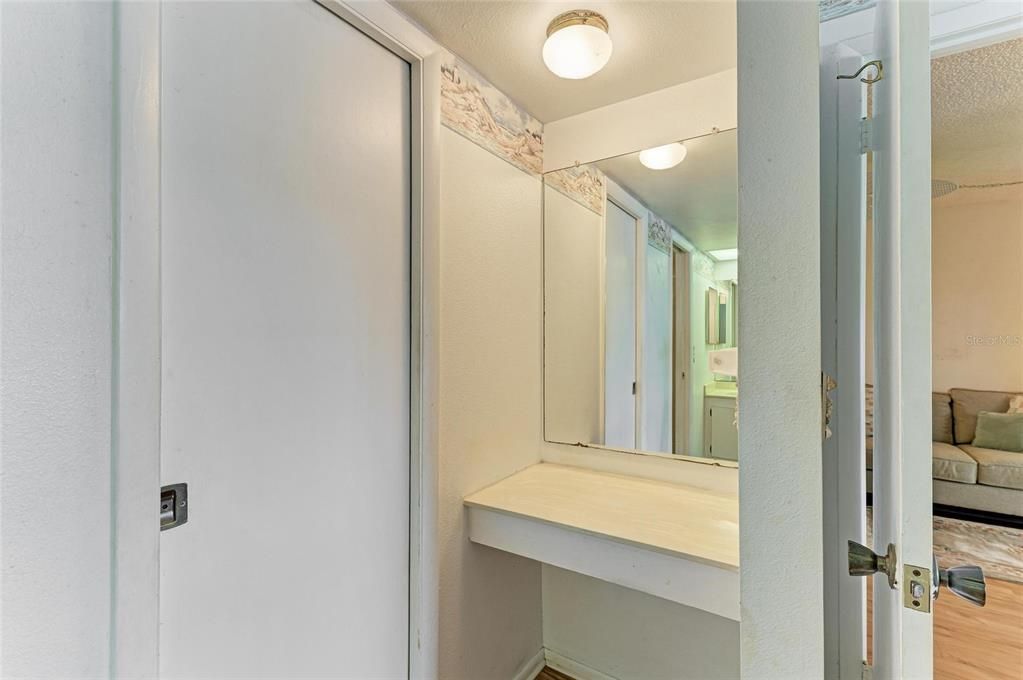 Activo con contrato: $127,900 (2 camas, 2 baños, 947 Pies cuadrados)
