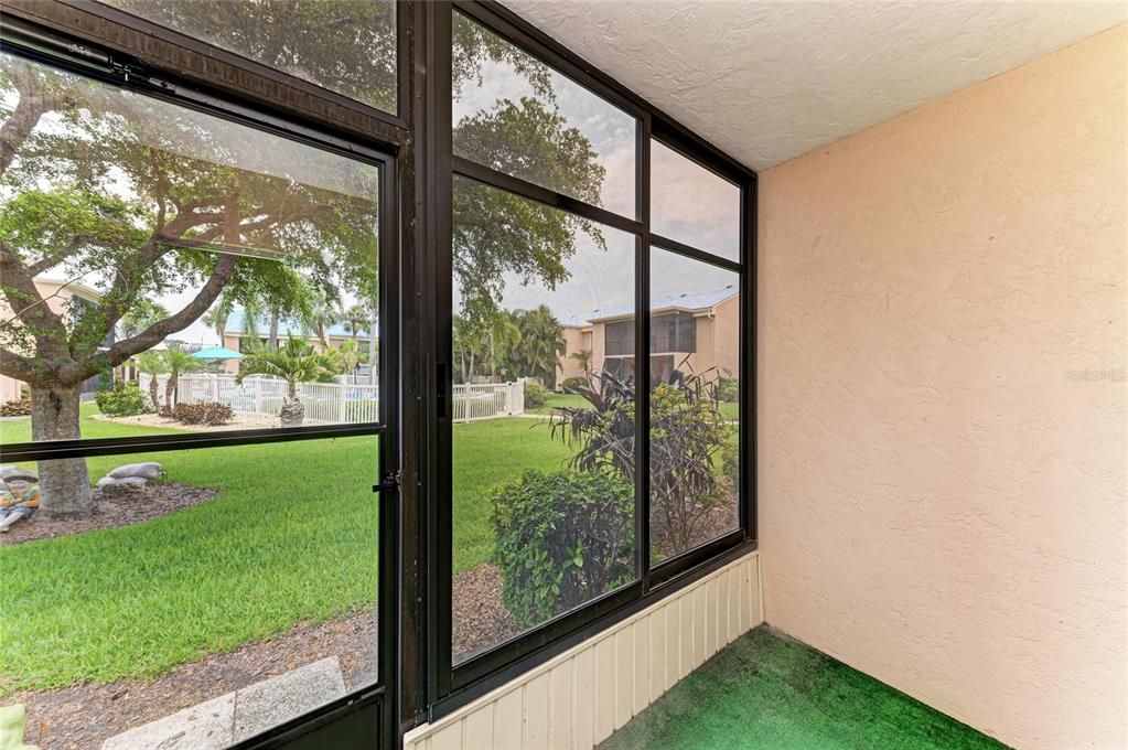 Activo con contrato: $127,900 (2 camas, 2 baños, 947 Pies cuadrados)