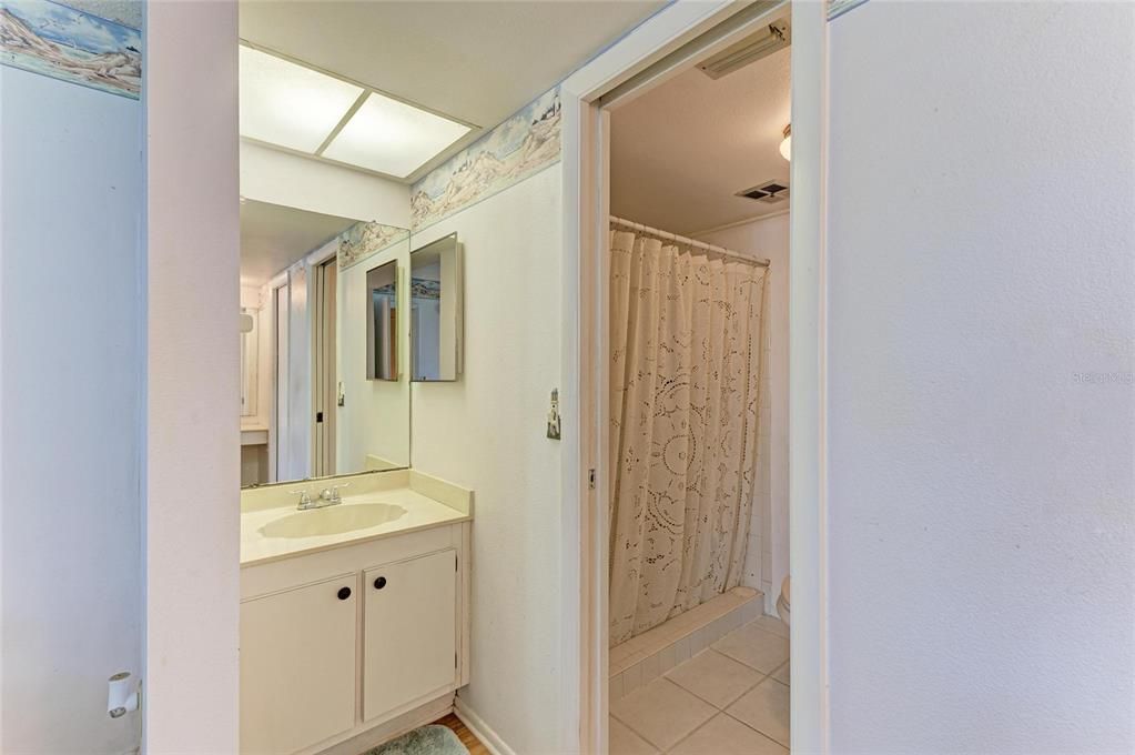 Activo con contrato: $127,900 (2 camas, 2 baños, 947 Pies cuadrados)